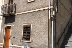 Terratetto su strada principale