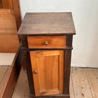 Comodino vintage in legno