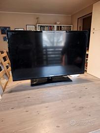 TV smart Samsung 32" + Lettore/Sat/Supporto parete