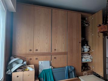 Armadio Guardaroba Capiente in Legno