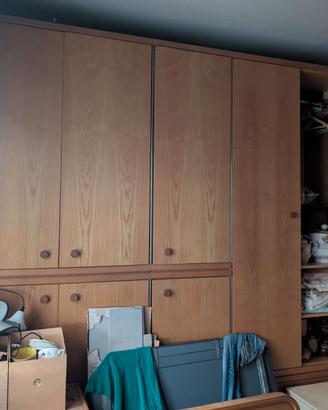 Armadio Guardaroba Capiente in Legno