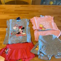 Completini t-shirt e gonnellina Disney