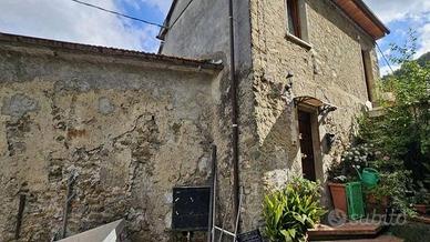 Immobile in asta di 251 m² con più di 5 locali a C
