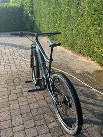 Mountain bike elettrica all-mountain usata