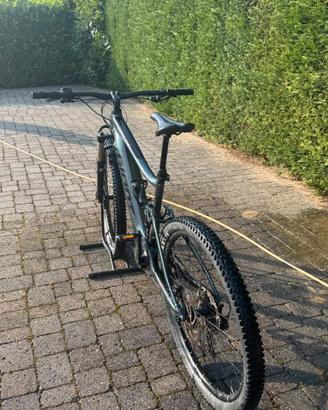 Mountain bike elettrica all-mountain usata