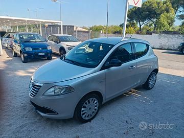 Lancia Ypsilon 1.2 69 CV 5 porte Silver / prima de