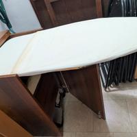 Mobile con tavola da stiro pieghevole e salvaspazi