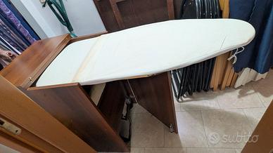 Mobile con tavola da stiro pieghevole e salvaspazi