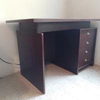 Scrivania in legno laminato