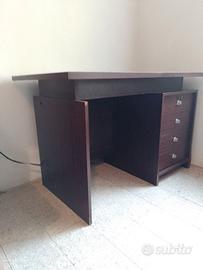 Scrivania in legno laminato