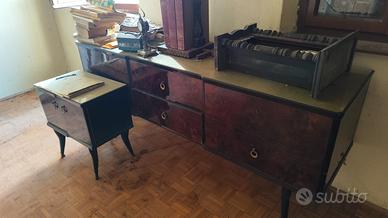 cassettiera anni '50 più comodini vintage