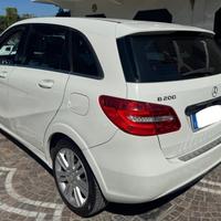 MERCEDES Classe B 200 NGD Premium