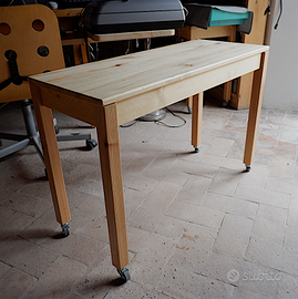 TAVOLO con rotelle - In legno massiccio