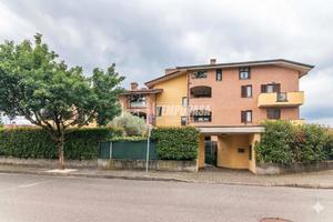 QUADRILOCALE DOPPI SERVIZI CON TERRAZZO