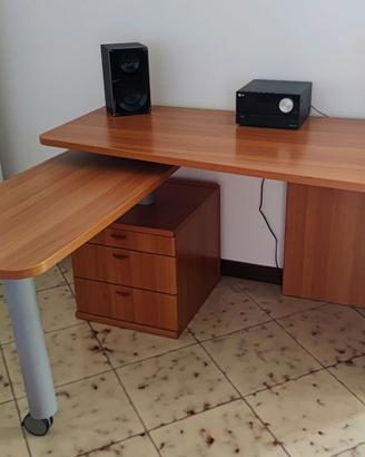 Scrivania in legno estensibile con cassettiera