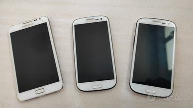 Set di 3 cellulari Samsung