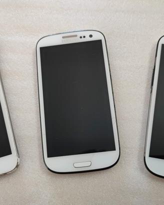 Set di 3 cellulari Samsung