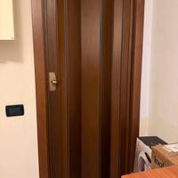 Porta a soffietto in legno
