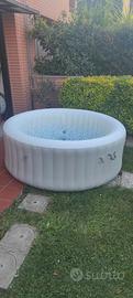Piscina idromassaggio gonfiabile 