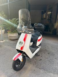 Niu ngt 125cc scooter elettrico