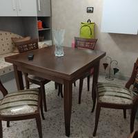 tavolo piu 4 sedie 