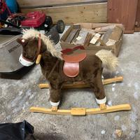 Cavallino a dondolo in legno