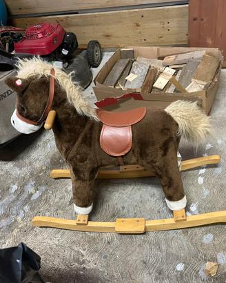 Cavallino a dondolo in legno