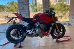 Ducati streetfighter v4s