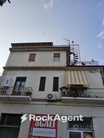Attico / Mansarda di 130 m² con 4 locali a Gioiosa
