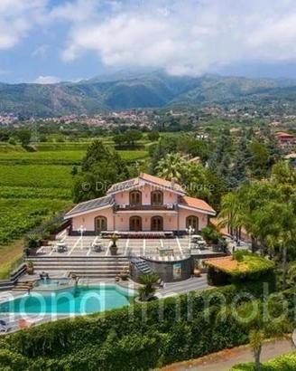 Villa di lusso con piscina a Zafferana Etnea