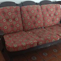 divano e poltrona stile tirolese