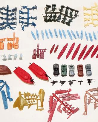 Soldatini e mezzi MONTAPLEX - grosso lotto