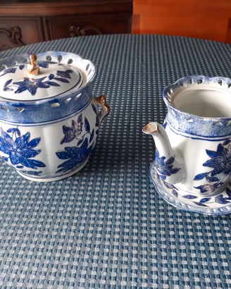 porta biscotti e lattiera in ceramica