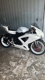 Gsx-r 600 PRONTO PISTA
