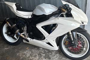 Gsx-r 600 PRONTO PISTA