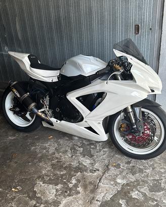 Gsx-r 600 PRONTO PISTA