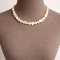 Collana girocollo in madreperla (conchiglia)