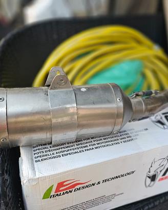 scarico akrapovic, cavaletto posteriore per moto 