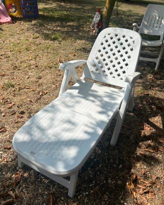 Lettino sdraia e sedia da giardino