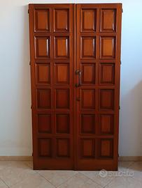 Portoncino in legno massello a due ante