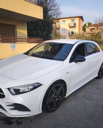 Classe A 180 d premium AMG line black night 