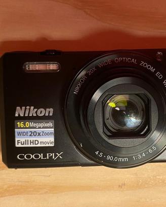 Nikon Coolpix S6000 da riparare/pezzi ricambio