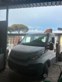Iveco 35 c con gru patente b