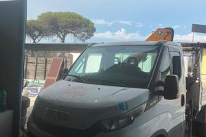 Iveco 35 c con gru patente b