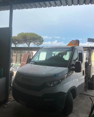 Iveco 35 c con gru patente b