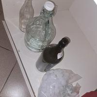 bottiglia per olio o vino, con tappi