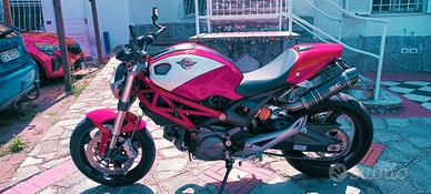 DUCATI Monster 696