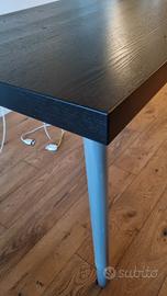 scrivania tavolo nero Ikea