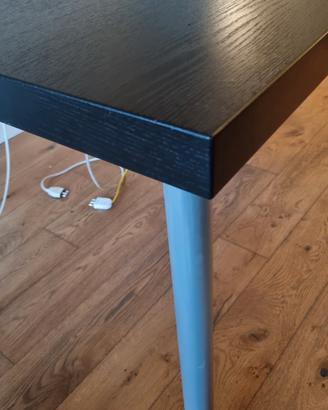 scrivania tavolo nero Ikea