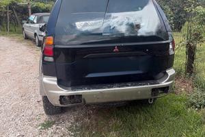 Pajero sport incidentato